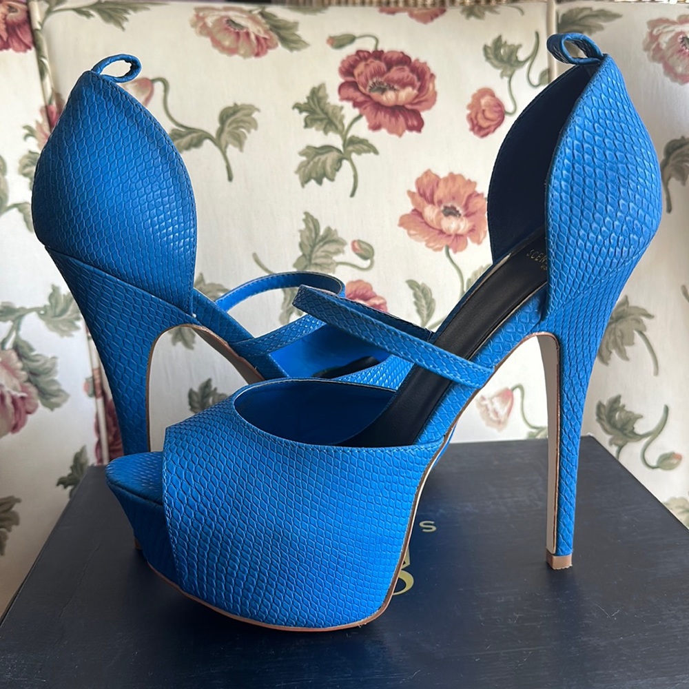 Blue Textured Heels